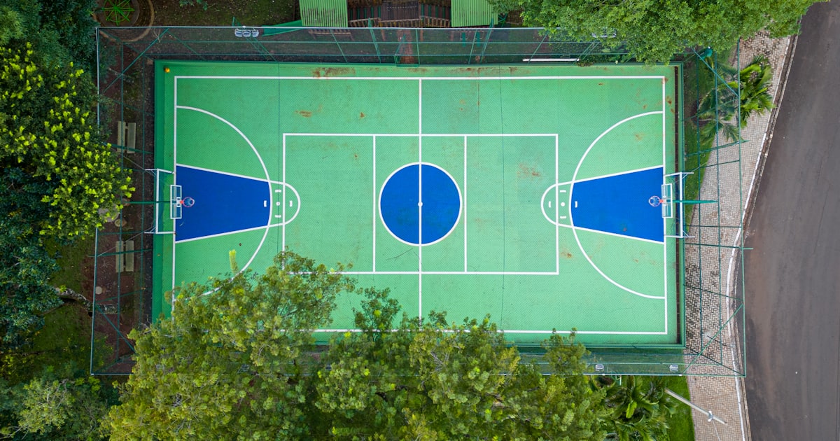 an overhead view of a basketball court in a park